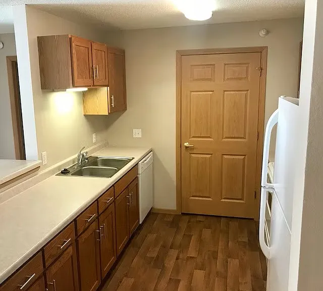 Crown Apartments — Photo 15