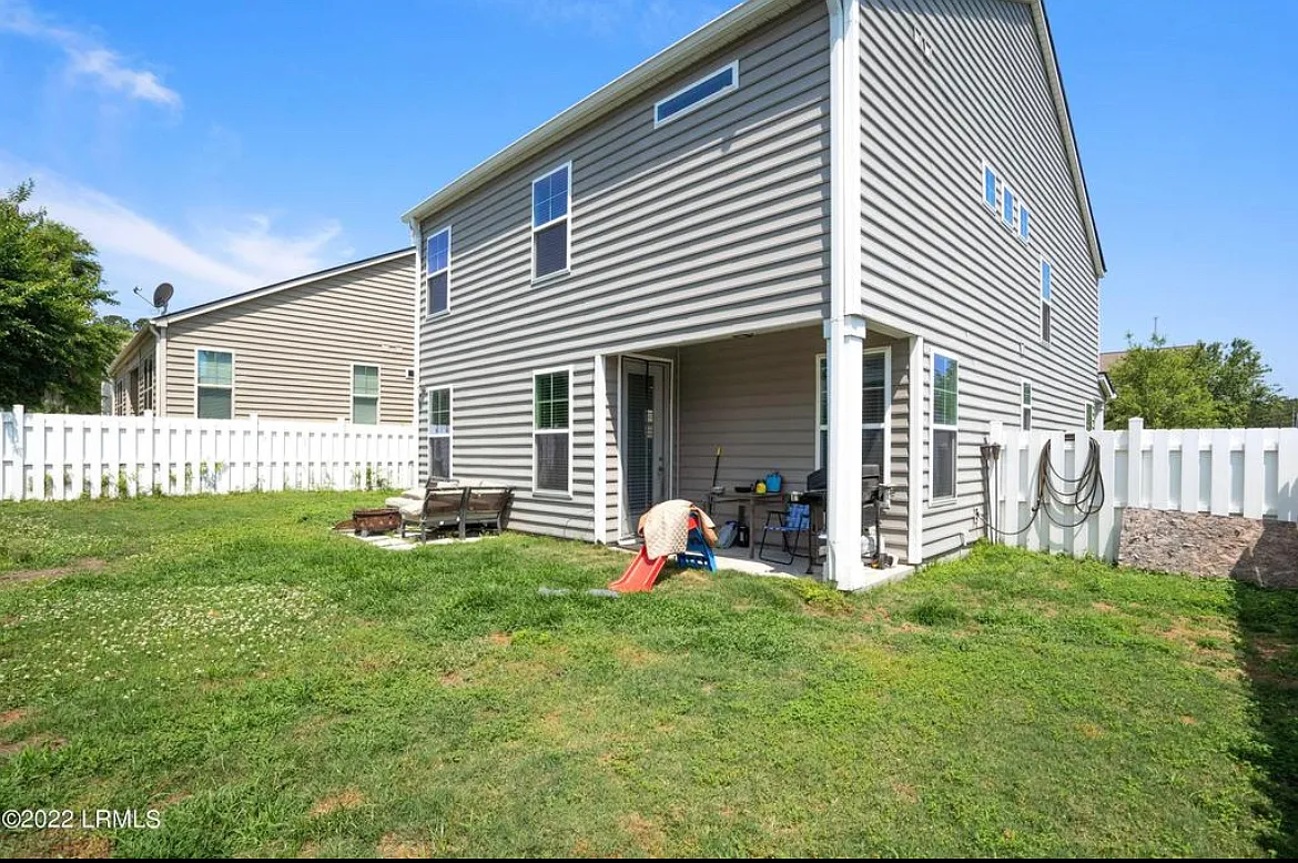 3 bed, 2200 sqft, $2,250 — Photo 2