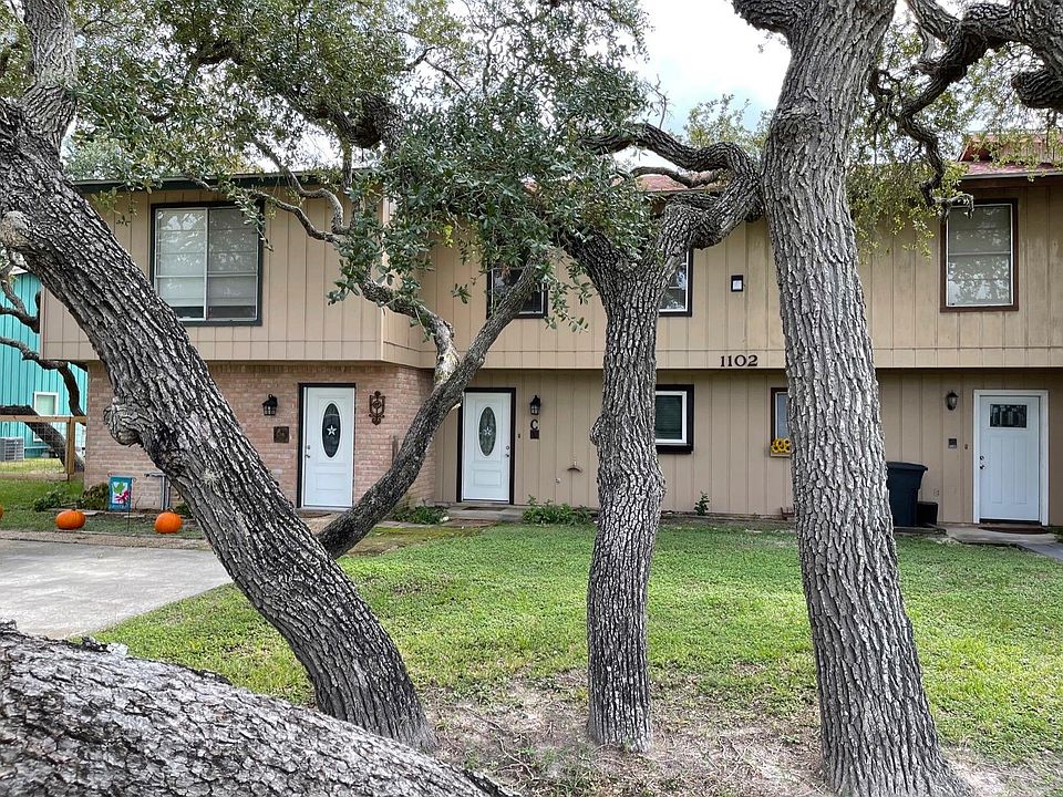 Front view of property
