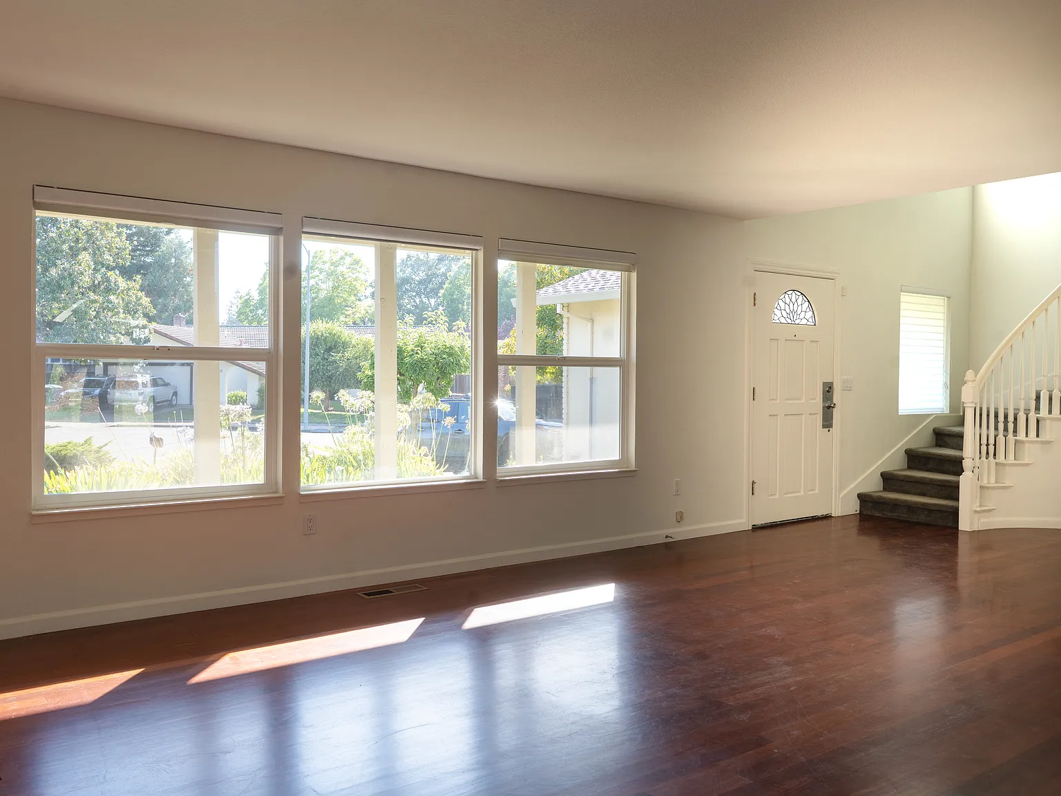 4 bed, 2490 sqft, $4,650 — Photo 3