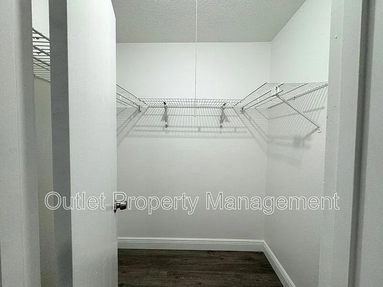 440 S Hill Ave — Photo 9