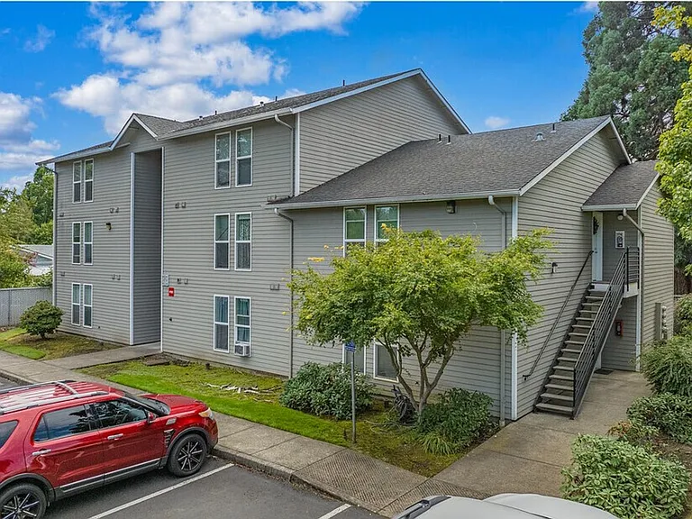 5110 10th Ave NE — Photo 2