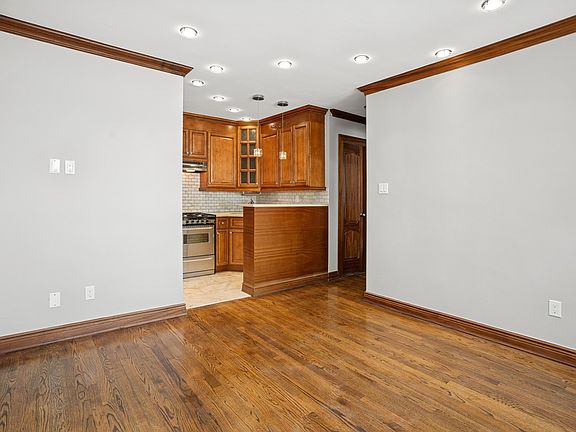 4th image of 21-38 33rd St #2R