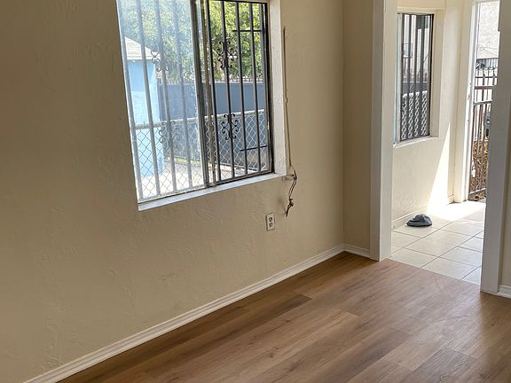 5th image of 266 E 43rd St #1/2