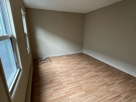 4th image of 54 Diamond Ave #2