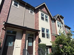 1087 10th Ave NE, Issaquah, WA 98029