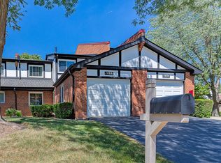 1486 Circle Ct #1486, Elk Grove Village, IL 60007