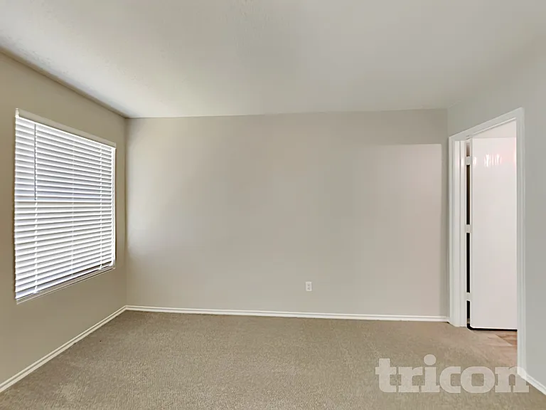135 Jefferson Dr — Photo 7