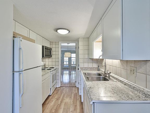 4th image of 10905 Barrington Ct #217