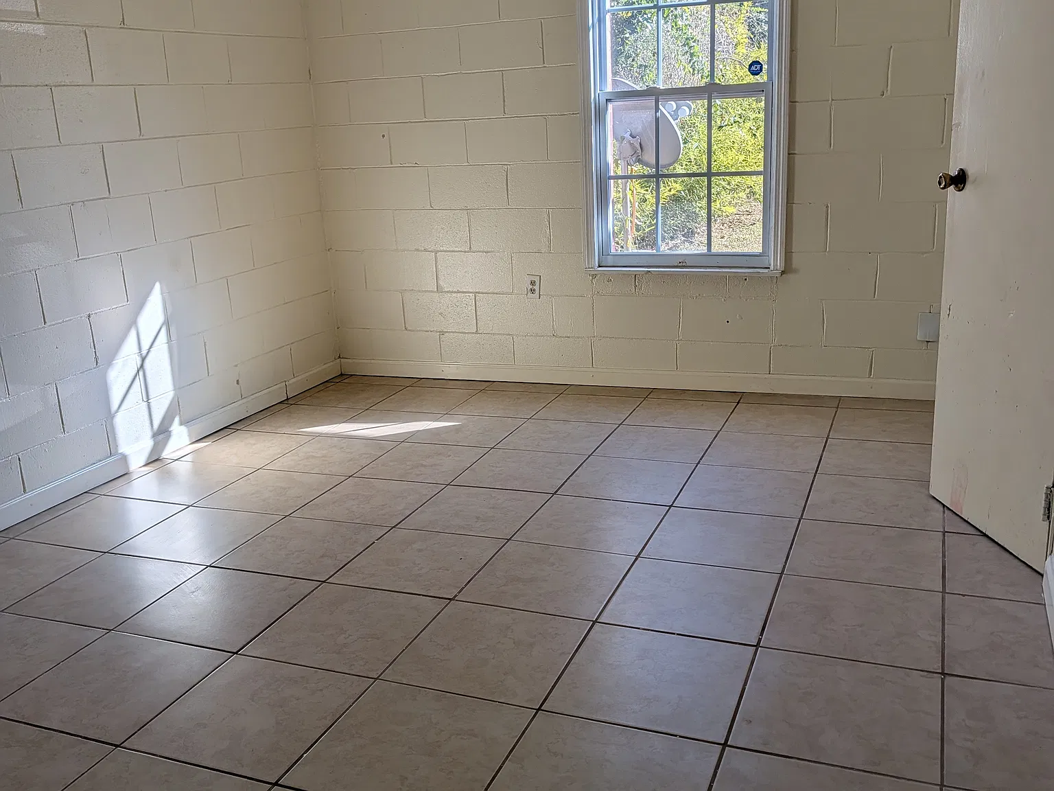 2 bed, 920 sqft, $500 — Photo 2