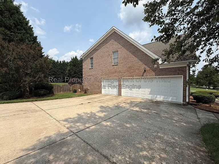 1016 Longhorn Ct — Photo 25