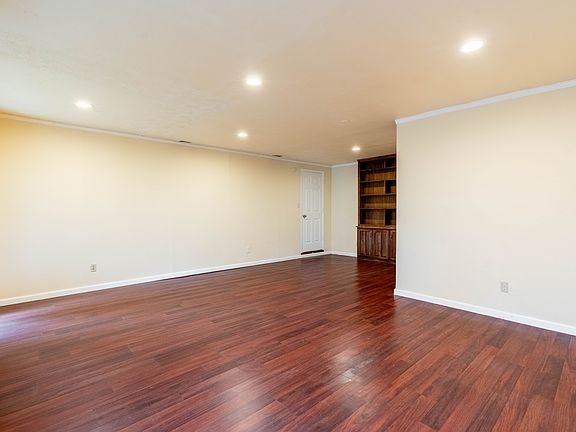 5th image of 510 Cranbrook Park