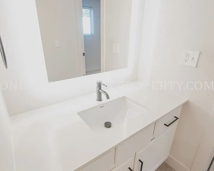 Avenue View Apartments — Photo 85