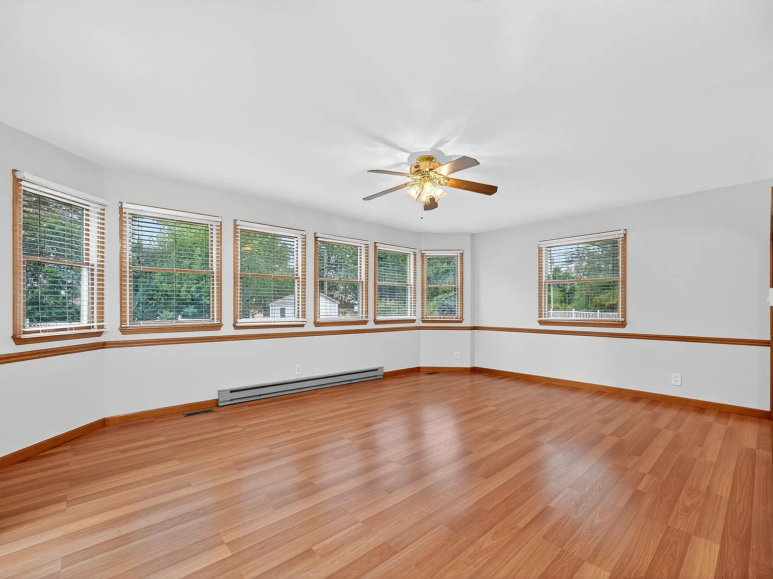 3 bed, 1288 sqft, $2,400 — Photo 2