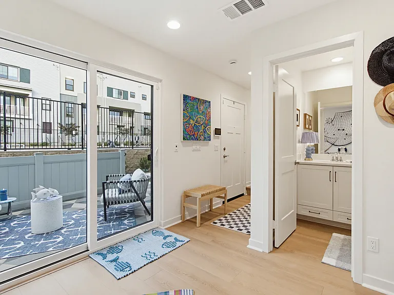 2528 Delphinium Ln — Photo 49