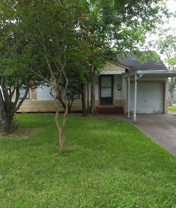 1st image of 221 19th Ave N