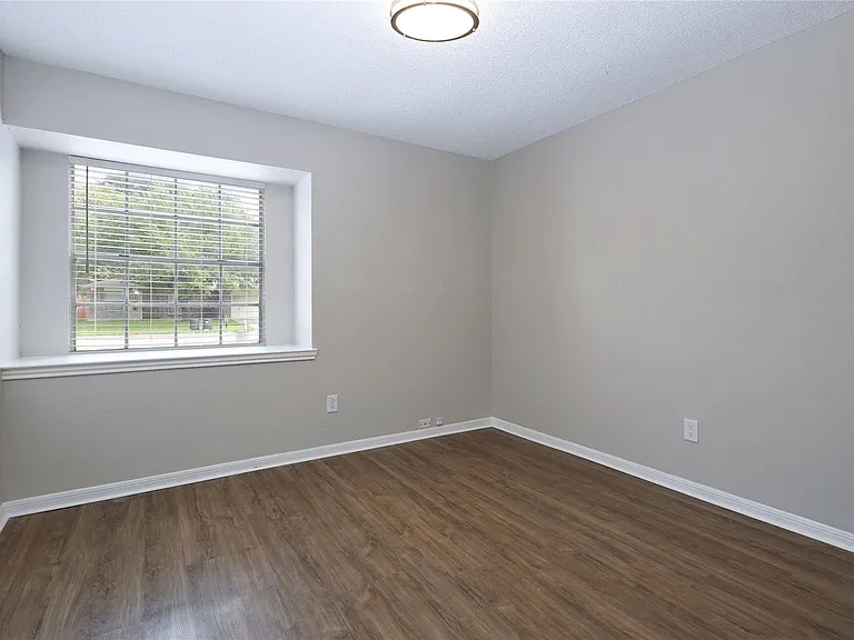7814 Barnhill Dr — Photo 15