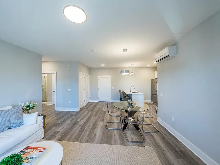 783 Kings Hwy E — Photo 12