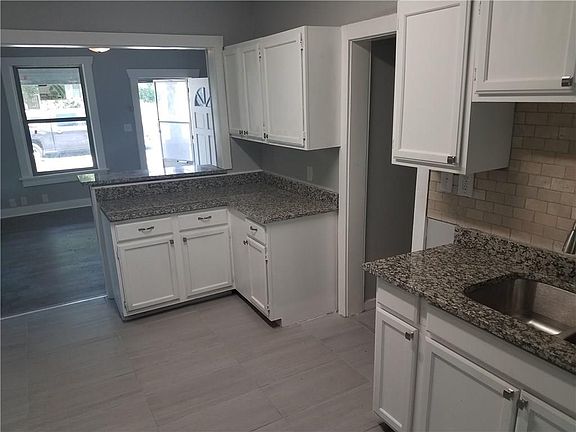 4th image of 1104 Elmwood Ave