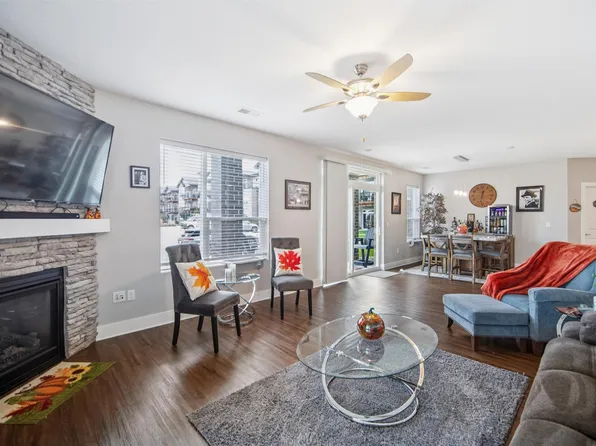 9065 Bishop Dr #117, West Des Moines, IA 50266