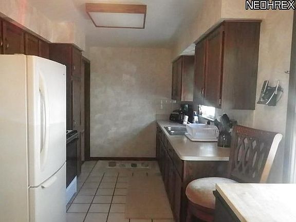 5th image of 2433 Larchmont Dr