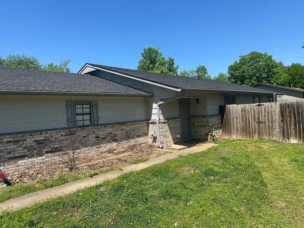 Building Photo - 2000 Cypress Pl #B