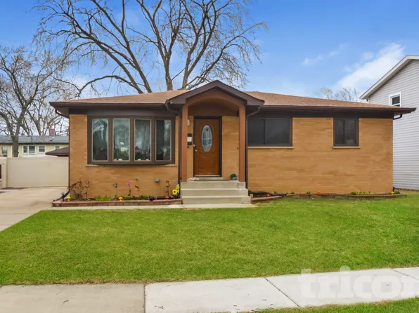 1421 Redwood Dr, Mount Prospect, IL 60056