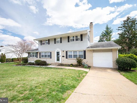 3rd image of 28 N Cliffe Dr