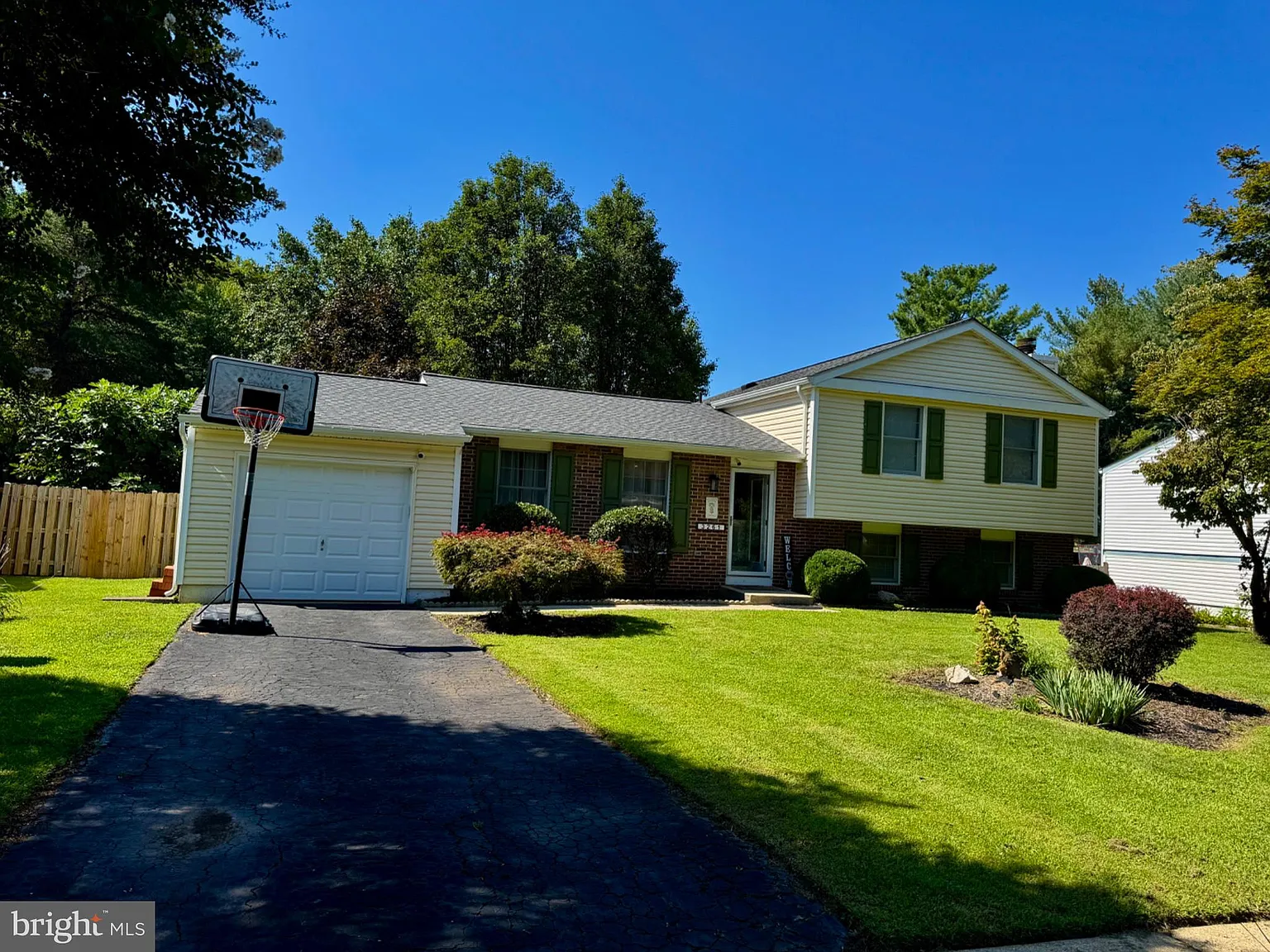 3 bed, 2.5 bath, 1747 sqft, $2,995 — Photo 1
