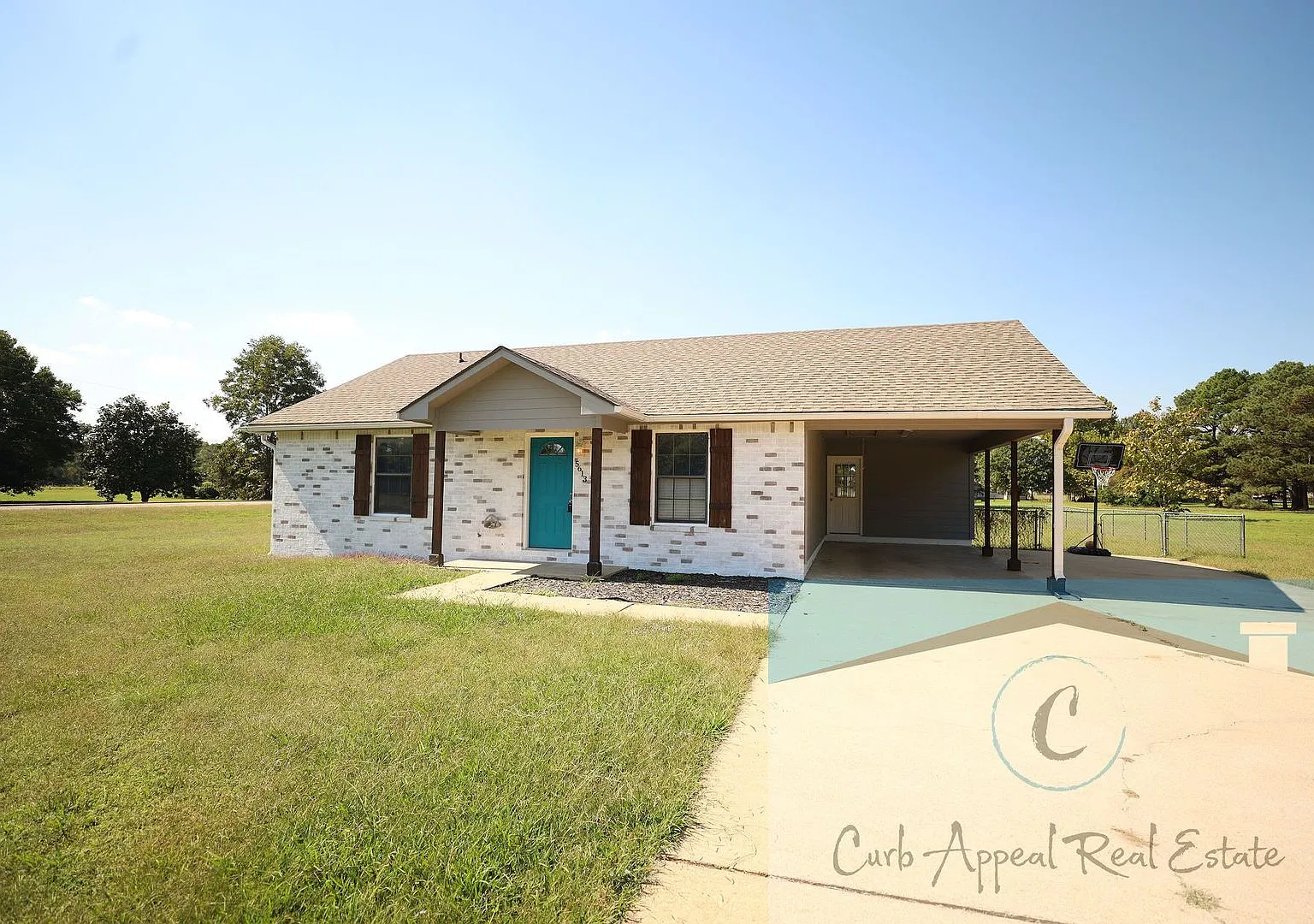 3 bed, 2 bath home with a huge, fenced yard sitting on a 1 acre lotnear Valley View school!! — Photo 1