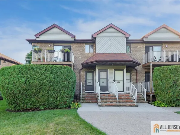 4201 Birchwood Ct, North Brunswick, NJ 08902