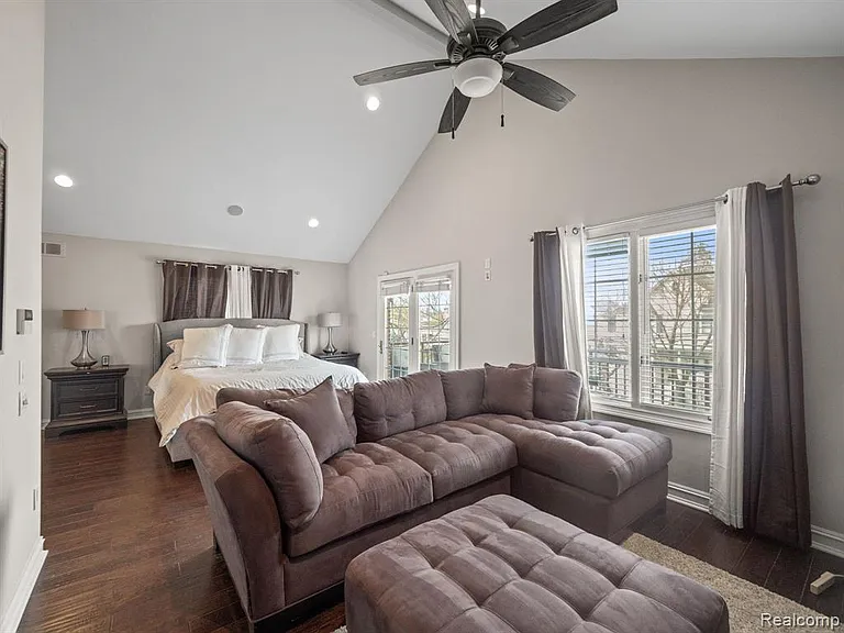 342 E Frank St — Photo 14