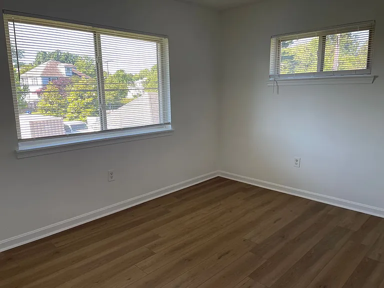 Brooke Court Apartments — Photo 15