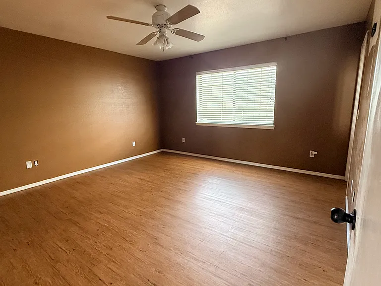 1070 S Highland Dr — Photo 11