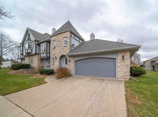 1017 W Ridgeview Dr, Appleton, WI 54914