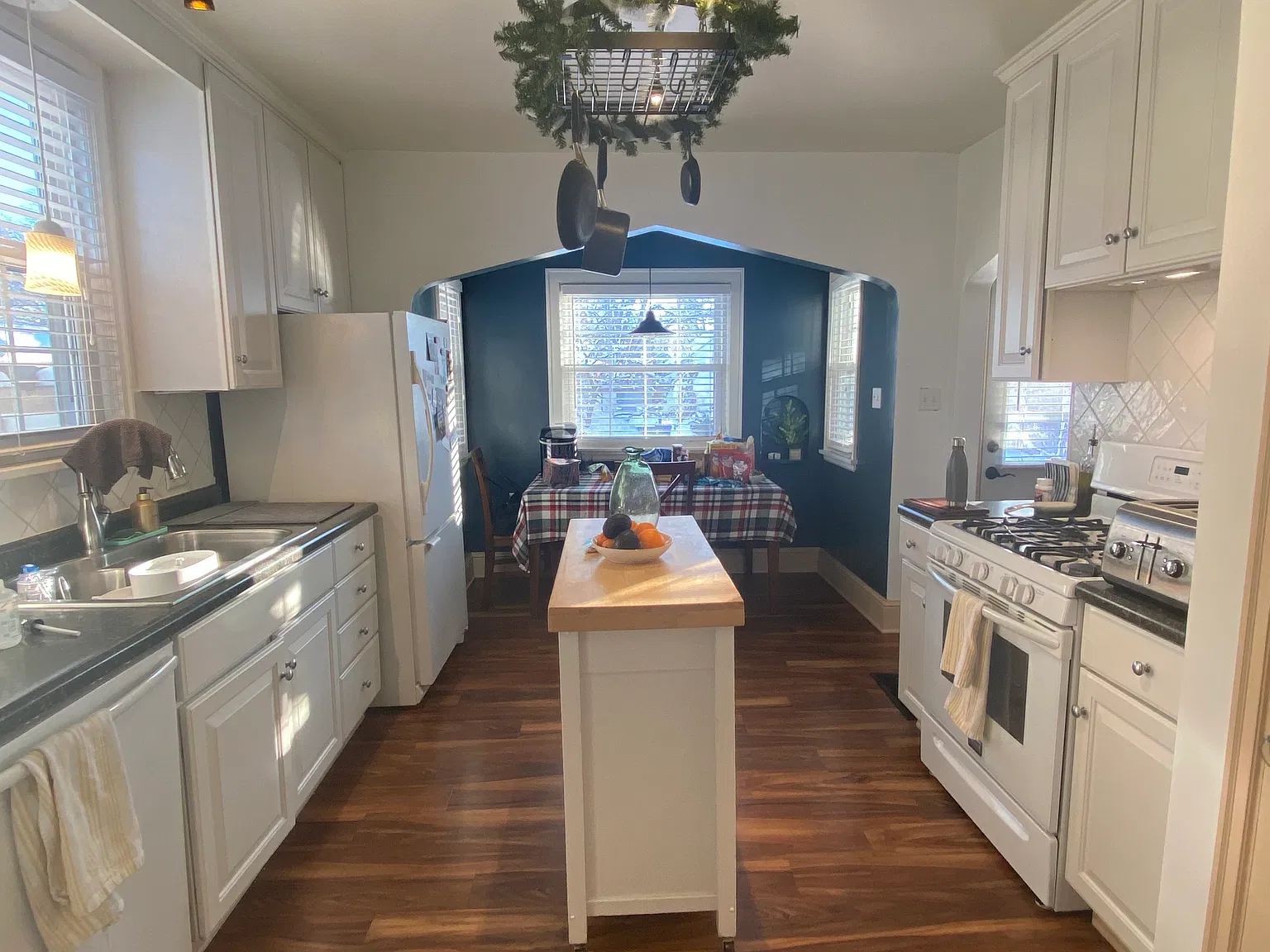 4 bed, 2.5 bath, 1900 sqft, $2,950 — Photo 1