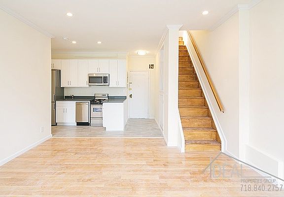 3rd image of 146 Willow St APT 5