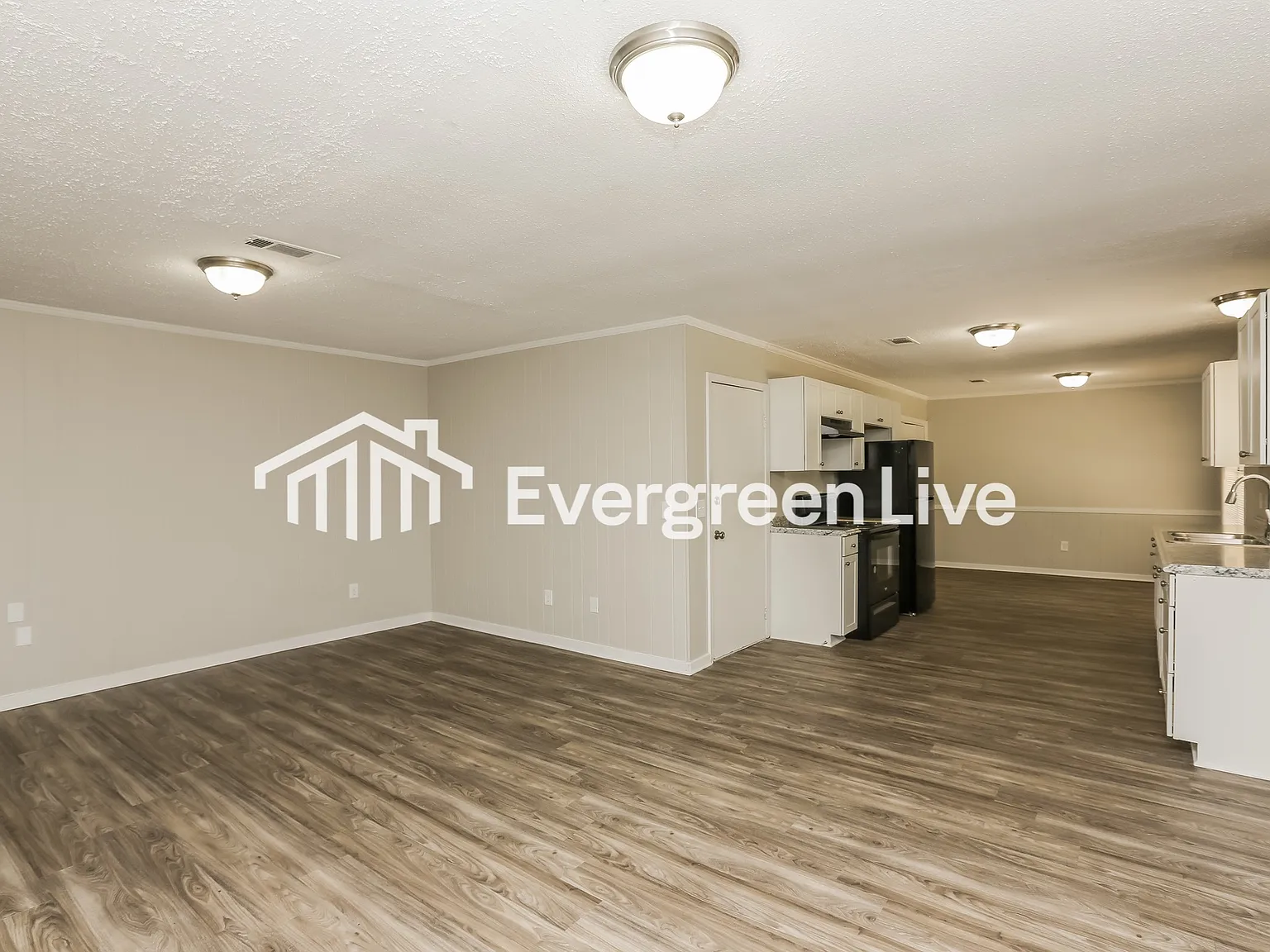4 bed, 2.0 bath, 1700 sqft, $1,395 — Photo 2