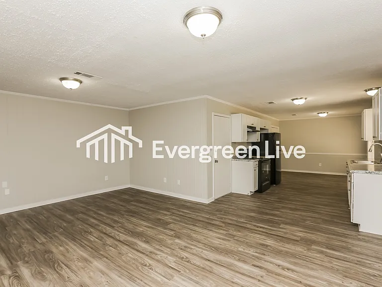 658 Tifton Dr — Photo 2