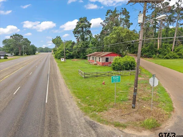 1535 N Dickinson Dr, Rusk, TX 75785