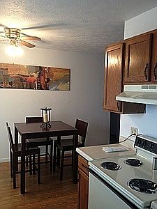 3rd image of 703 Skyline Dr