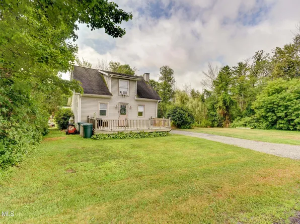 270 Berry Rd, Mayfield, NY 12117