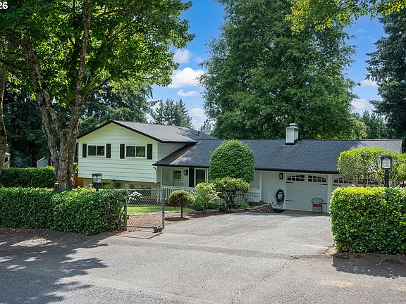 2nd image of 16033 SE Bel Air Dr