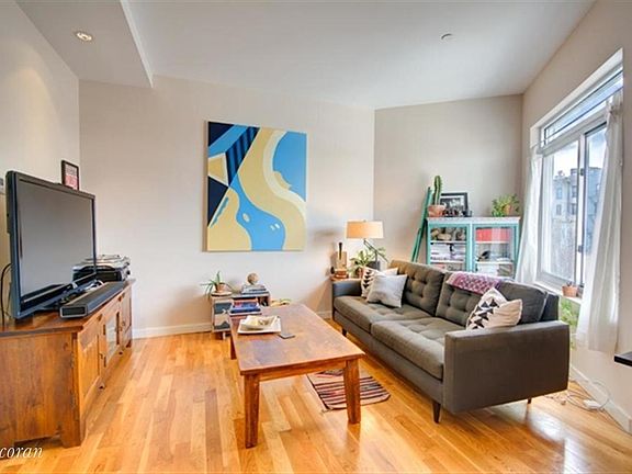 3rd image of 310 Bedford Ave APT 4B