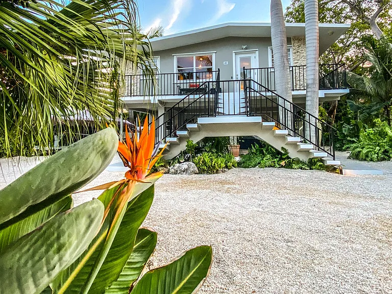 402 Coconut Dr — Photo 9