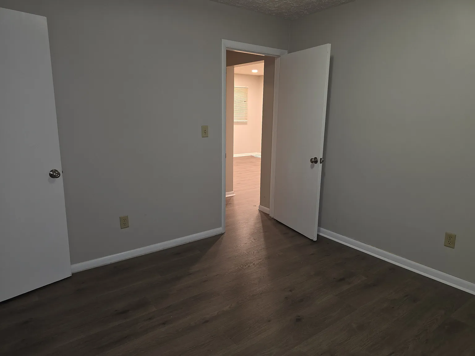 924 Old Valley Dr — Photo 2