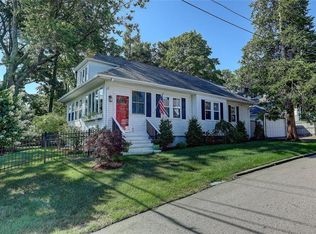 4 Manchester St, Warwick, RI 02888