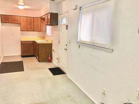 4th image of 96 Gary Pl Floor 1