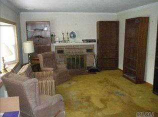 20 Humphrey Dr, Syosset, NY 11791