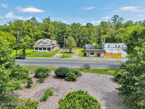 2nd image of 465 Lakewood Farmingdale Road